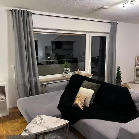 Apartment Zentral Gelegenes - Dsl, Kueche, Balkon, Parkplatz