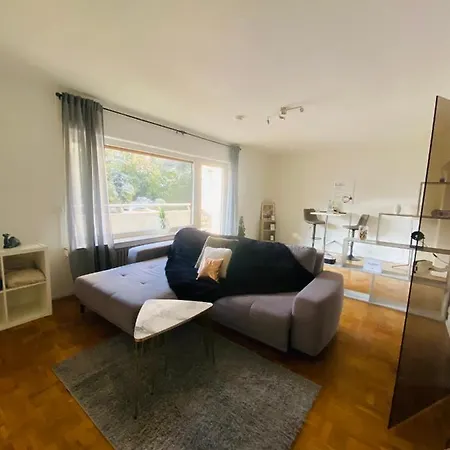 Zentral Gelegenes - Dsl, Kueche, Balkon, Parkplatz *