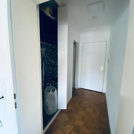 Zentral Gelegenes - Dsl, Kueche, Balkon, Parkplatz Apartment *