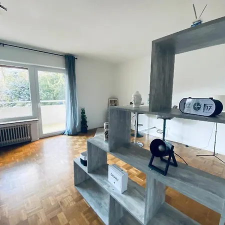Zentral Gelegenes - Dsl, Kueche, Balkon, Parkplatz Apartment