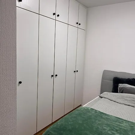 Zentral Gelegenes - Dsl, Kueche, Balkon, Parkplatz