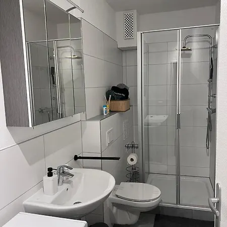 Apartment Zentral Gelegenes - Dsl, Kueche, Balkon, Parkplatz
