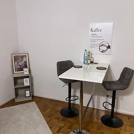 Apartment Zentral Gelegenes - Dsl, Kueche, Balkon, Parkplatz
