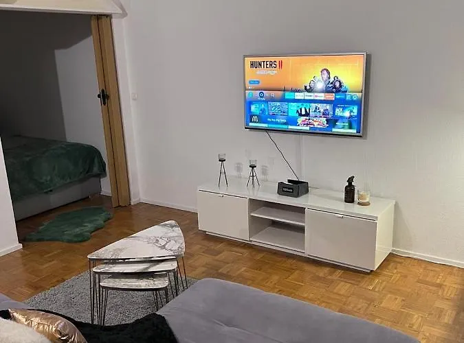 Zentral Gelegenes - Dsl, Kueche, Balkon, Parkplatz アパート *