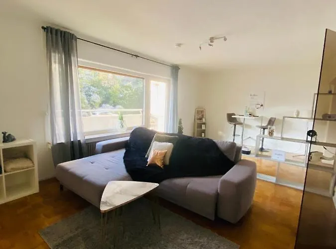 Zentral Gelegenes - Dsl, Kueche, Balkon, Parkplatz *