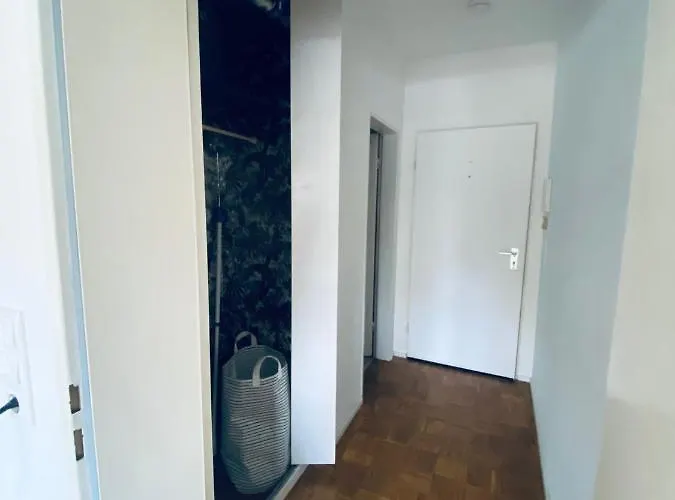 Zentral Gelegenes - Dsl, Kueche, Balkon, Parkplatz アパート *