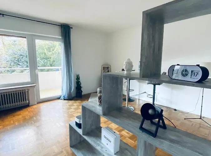 Zentral Gelegenes - Dsl, Kueche, Balkon, Parkplatz アパート