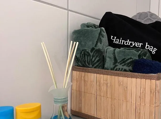 Zentral Gelegenes - Dsl, Kueche, Balkon, Parkplatz